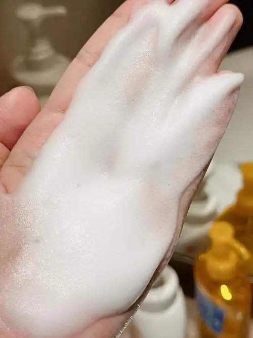 洁面泡沫